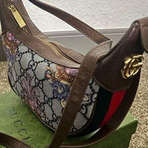 GUCCI CROSS BODY PURSE super cute
